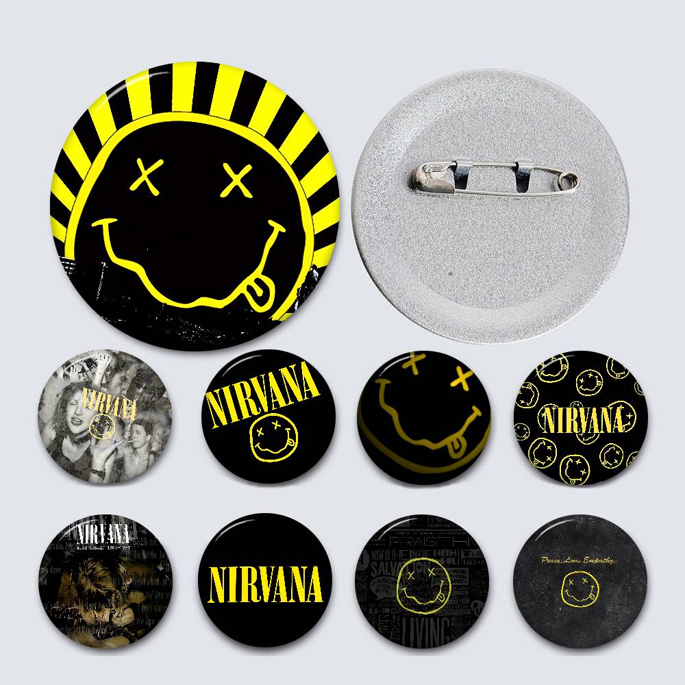 Gaming Console Buttons - N-Nirvana 新しいブローチ ソフトボタンピン 面白い シリーナーピー スケートボードに乗った