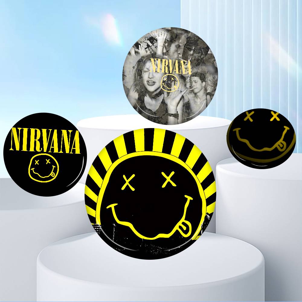 N-Nirvana 新しいブローチ ソフトボタンピン 面白い - Gaming Console Buttons のレビューと価格