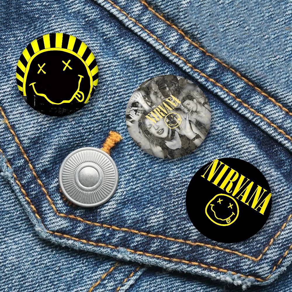 N-Nirvana 新しいブローチ ソフトボタンピン 面白い - Gaming Console Buttons のレビューと価格